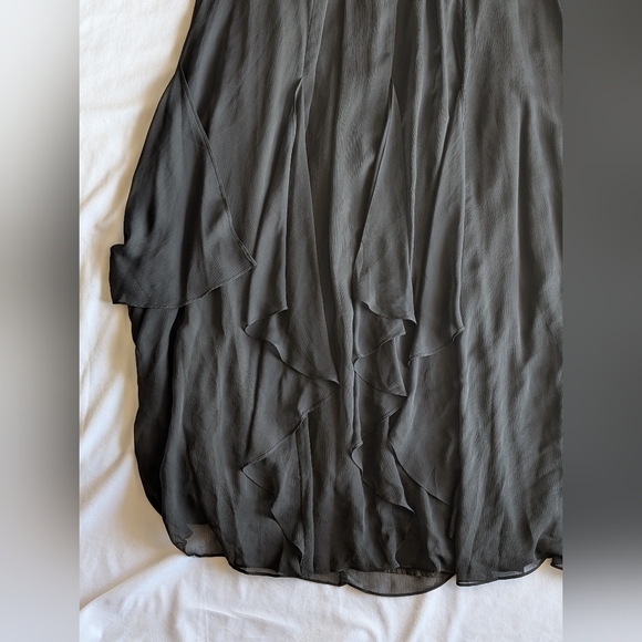 David's Bridal Strapless Crinkle Chiffon Dress With Godets Style: F14865 Size 10 - Picture 5 of 13